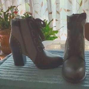 NWOB Apt. 9  high-ankle boot. Size 7.